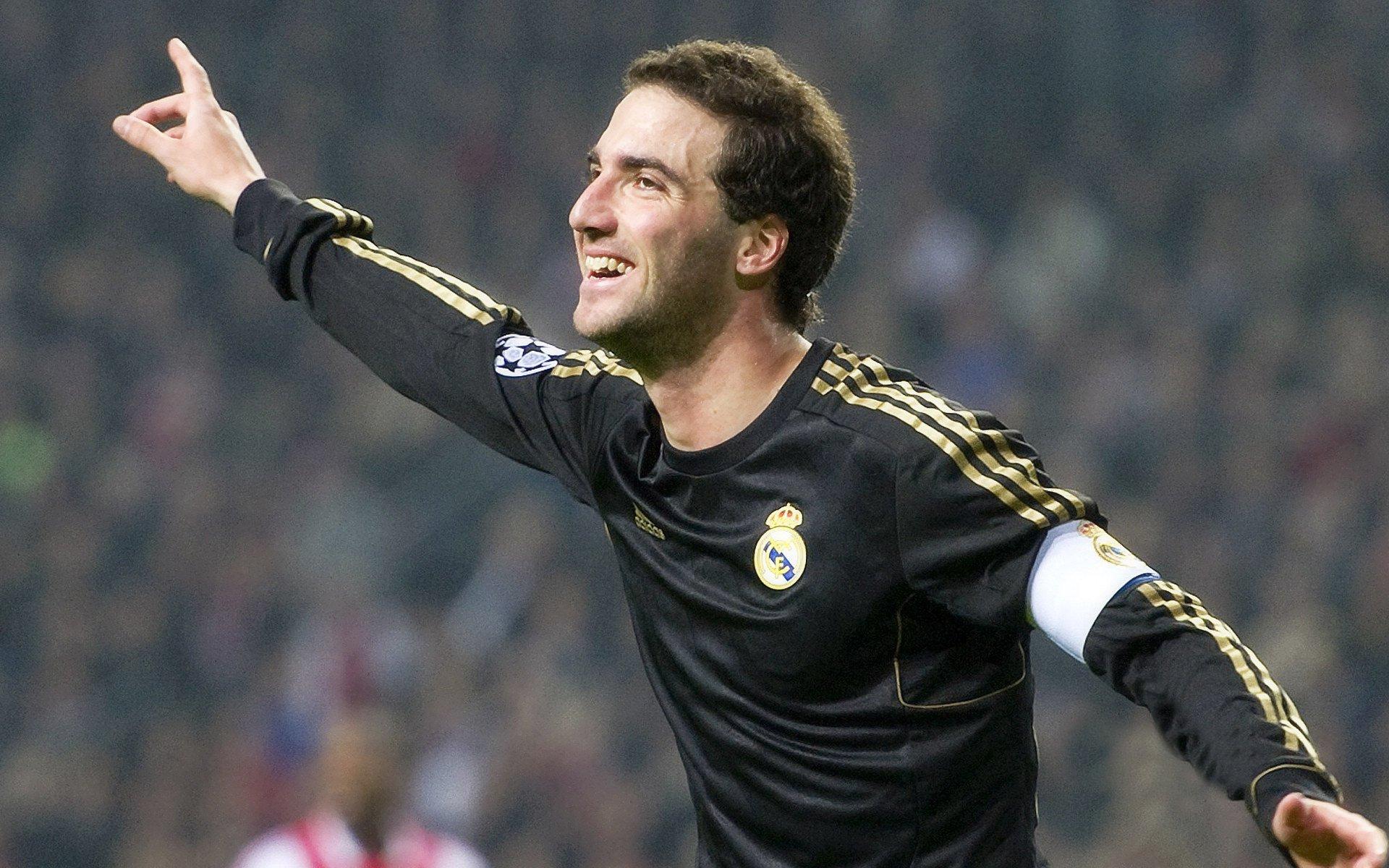 廷伯谈与本-怀特竞争，队内良性角逐是顶级球队常态，每位球员都需直面世界级挑战